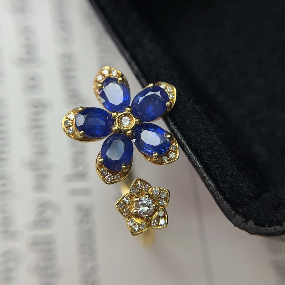 14k Gold 2.00 Ct Natural Sapphire & Diamond & Sapphire & Flowers Ring - 4