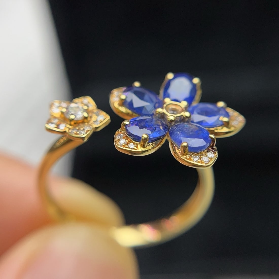 14k Gold 2.00 Ct Natural Sapphire & Diamond & Sapphire & Flowers Ring - 5