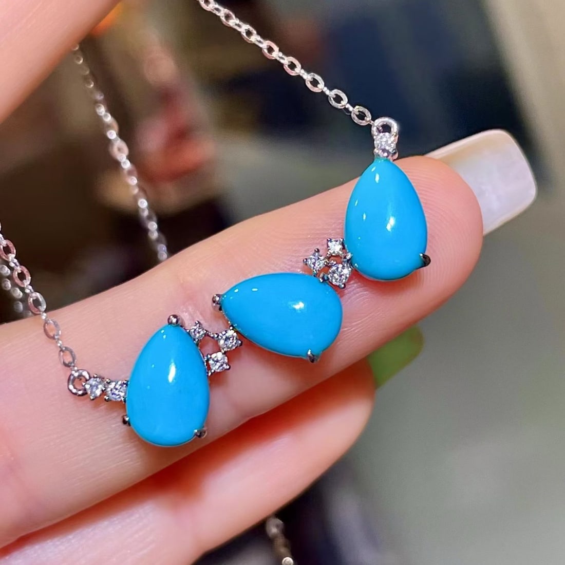 14k Gold 4.13 Ctw Natural Blue Turquoise & Diamond Necklace: Ref:231180307 // gold content:14k gold // main gemstone:blue turquoise // shape:pear // carat weight:4. 03ct // color:blue // treatment:natural // // adjacent gemstone 2 : diamond // shape:round // ca