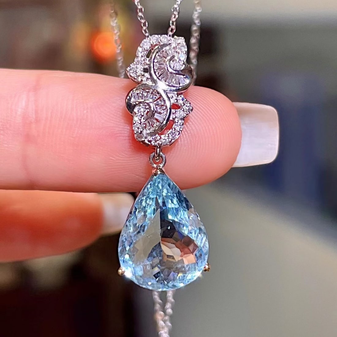 14k Gold 3.95 Ctw Natural Aquamarine & Diamond Pendant( Without Chain ): Ref:231180330 // gold content:14k gold // main gemstone:aquamarine // shape:pear // carat weight:3. 45ct // color:blue // treatment:natural // // adjacent gemstone 2 : diamond // shape:multiple // car