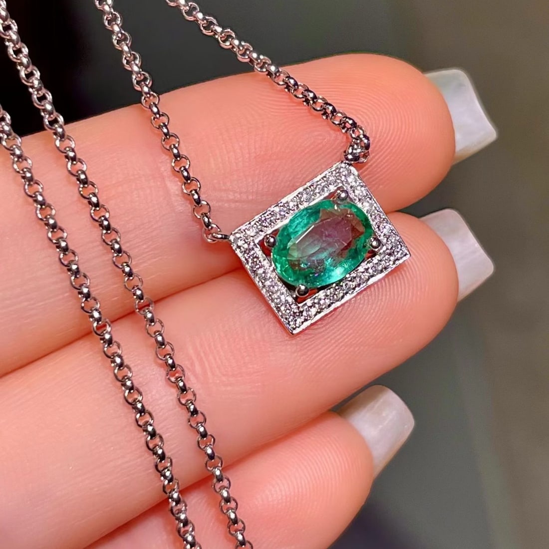 14k Gold 1.13 Ctw Natural Emerald & Diamond Necklace - 2