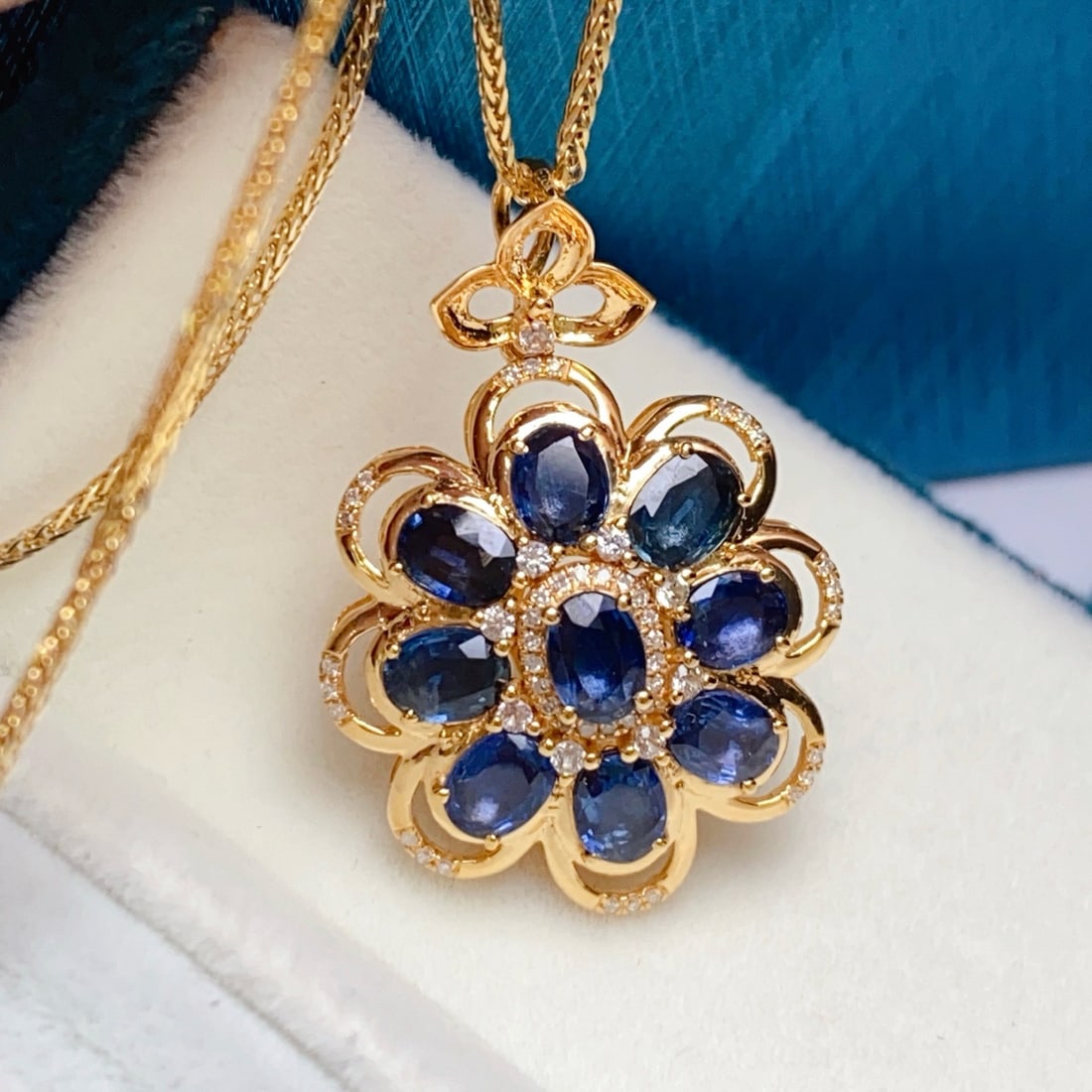 14k Gold 3.30 Ct Natural Sapphire & Diamond Pendant( Without Chain ): Ref:231180340 // gold content:14k gold // main gemstone:sapphire // shape:oval // carat weight:3. 30ct // color:blue // treatment:natural // // adjacent gemstone 2 : diamond // number of stones:44 //