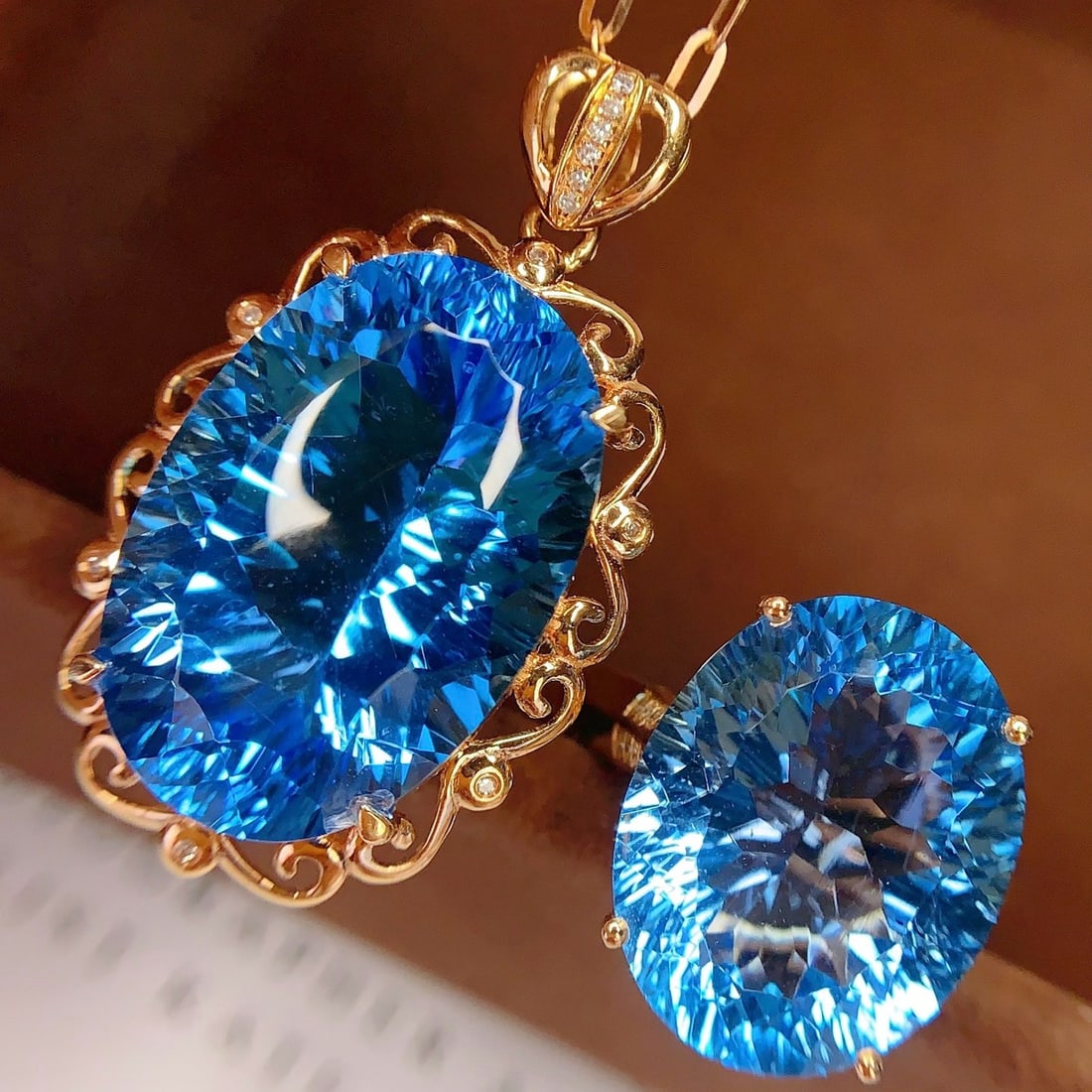 14k Gold 30.90 Ct Natural Topaz & Diamond Jewelry Set: Ref:231180341 // gold content:14k gold // ring size:7. 25us // // ring // main gemstone:topaz // shape:oval // carat weight:12. 00ct // color:blue // treatment:natural // // adjacent gemstone 2 :