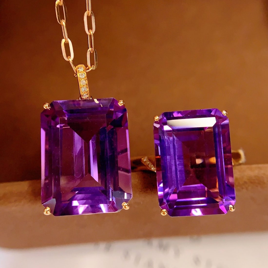 14k Gold 19.50 Ct Natural Amethyst & Diamond Jewelry Set: Ref:231180342 // gold content:14k gold // ring size:7. 25us // // pendant(without chain) // main gemstone:amethyst // shape:octagonal // carat weight:11. 00ct // color:purple // treatment:natural // /