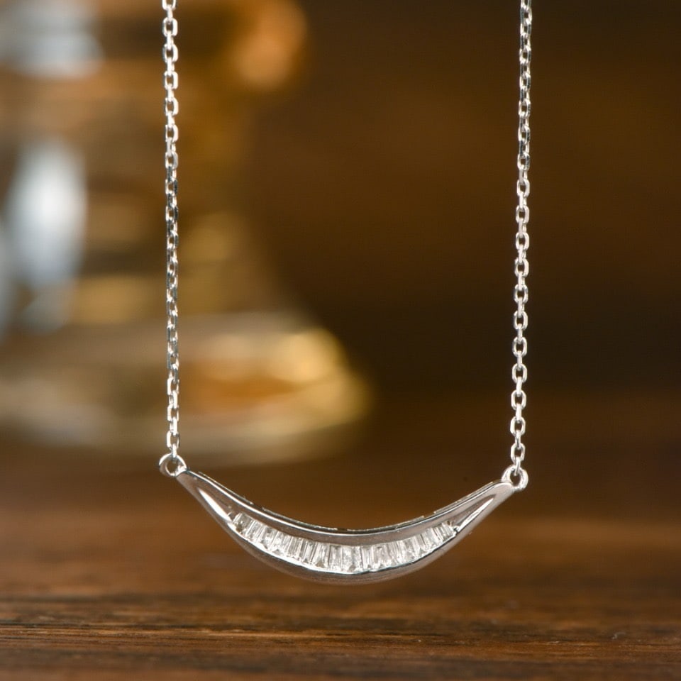 14k Gold 0.35 Ct Natural H Diamond Necklace: Ref:231180355 // gold content:14k gold // main gemstone:diamond // shape:baguette // carat weight:0. 35ct // clarity grade:vs-si // color:h // treatment:natural // Condition: New Low Estimate: