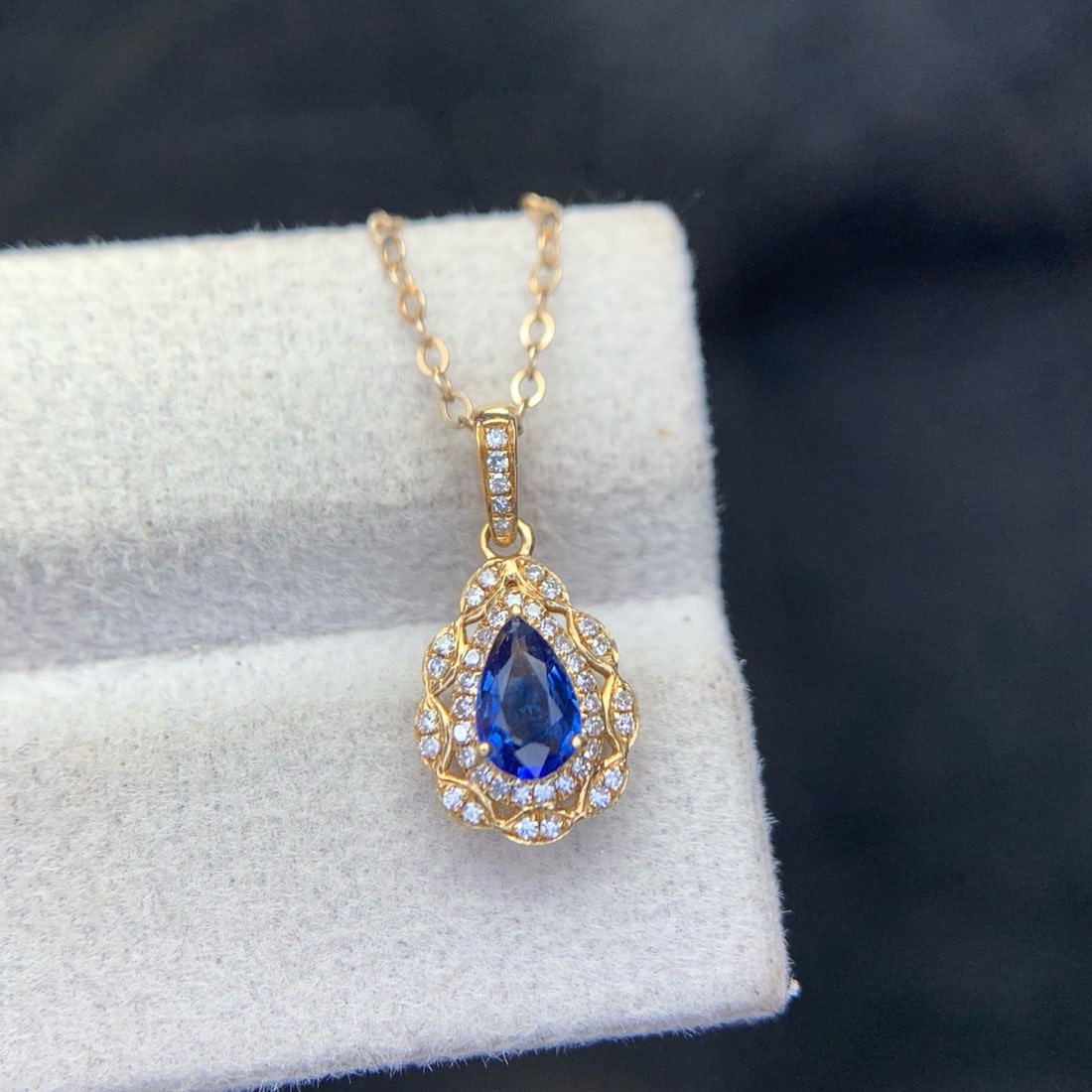 14k Gold 0.42 Ct Natural Sapphire & Diamond Pendant( Without Chain ): Ref:231180364 // gold content:14k gold // main gemstone:sapphire // shape:pear // carat weight:0. 42ct // color:blue // treatment:natural // // adjacent gemstone 2 : diamond // shape:round // clarity