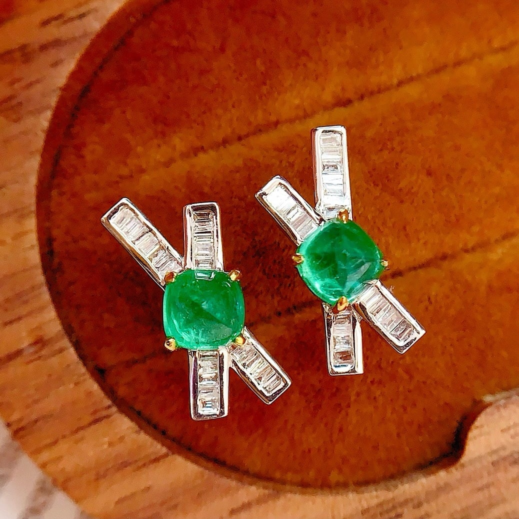 14k Gold 1.8 Ct Natural Emerald & Diamond Earrings: Ref:231180369 // gold content:14k gold // main gemstone:emerald // shape:sugar-loaf // carat weight:1. 8ct // color:green // treatment:natural // // adjacent gemstone 2 : diamond // number of