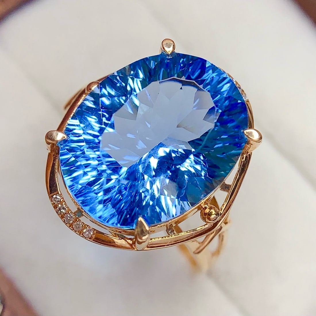 14k Gold 10.45 Ct Natural Topaz & Diamond Ring - 4