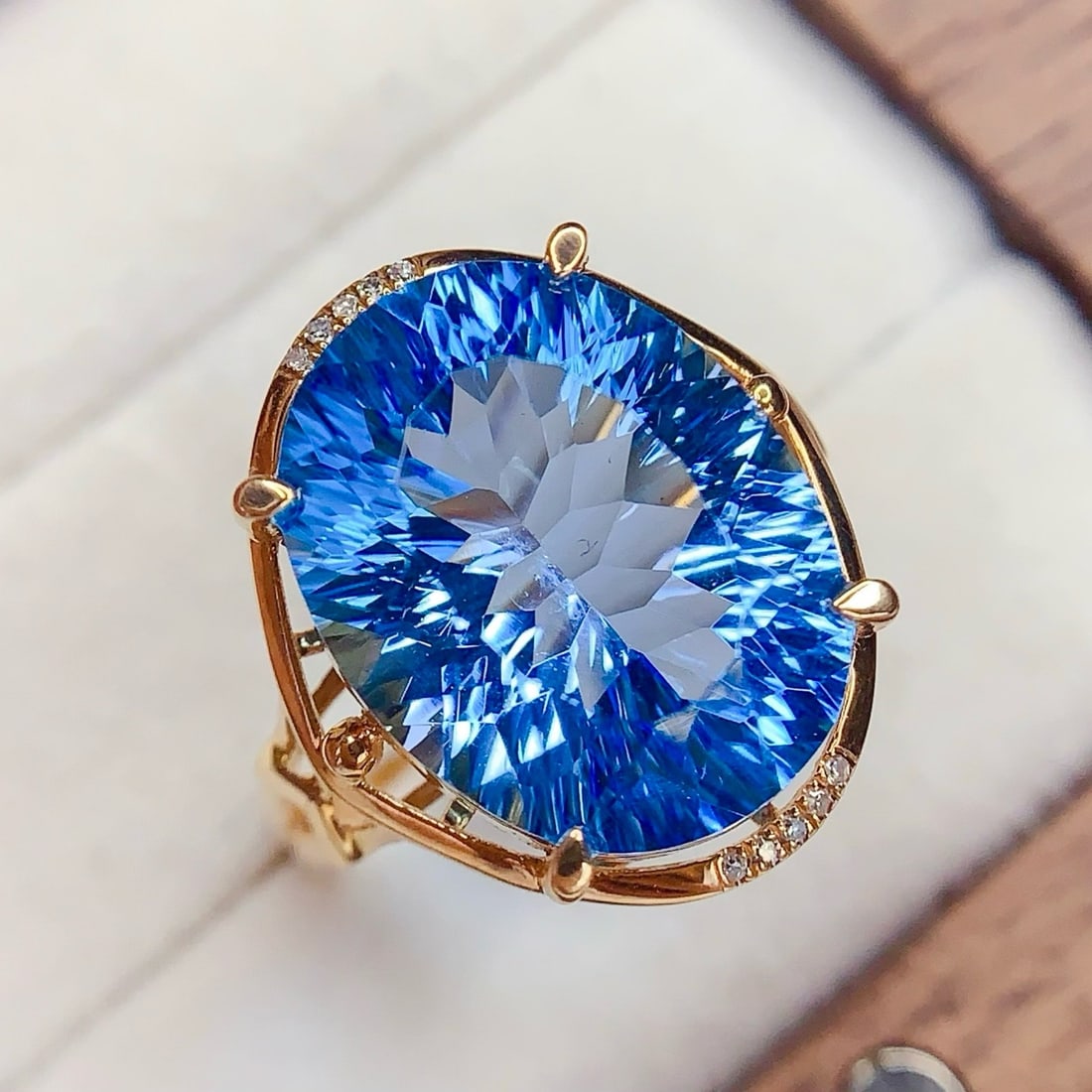 14k Gold 10.45 Ct Natural Topaz & Diamond Ring - 5