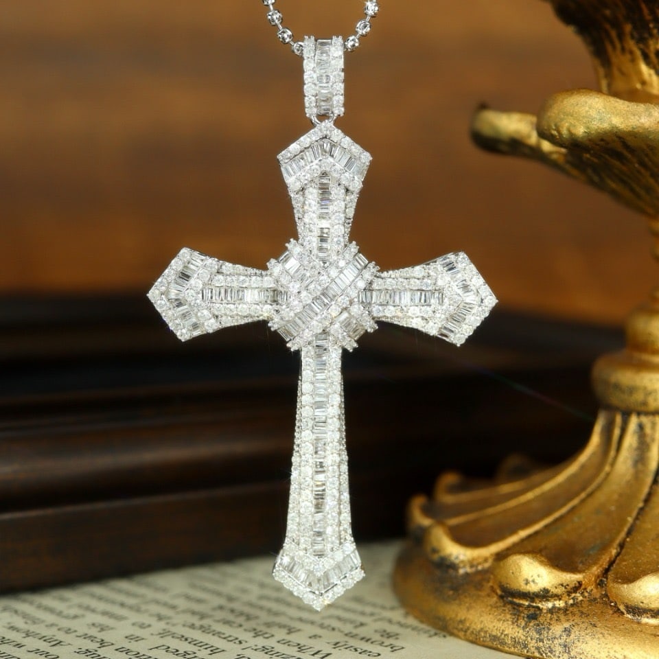 14k Gold 3.5 Ct Natural H Diamond Pendant( Without Chain ): Ref:231180380 // gold content:14k gold // main gemstone:diamond // shape:multiple // carat weight:3. 5ct // clarity grade:vs-si // color:h // treatment:natural // Condition: New Low Estimate: 5900.00