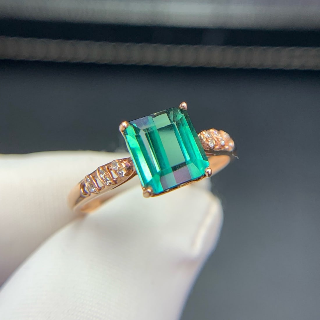 14k Gold 1.9 Ct Natural Tourmaline & Diamond Ring: Ref:231180383 // gold content:14k gold // ring size:7. 25us // // main gemstone:tourmaline // shape:octagonal // carat weight:1. 9ct // color:bluish green // treatment:natural // // adjacent gemstone