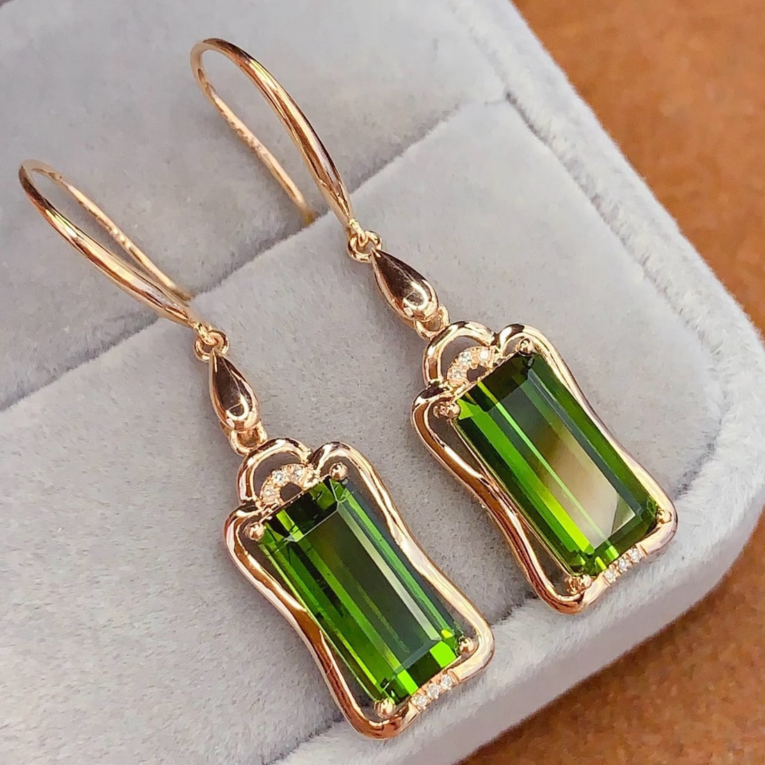 14k Gold 5.2 Ct Natural Tourmaline & Diamond Earrings: Ref:231180394 // gold content:14k gold // main gemstone:tourmaline // shape:octagonal // carat weight:5. 2ct // color:bluish green // treatment:natural // // adjacent gemstone 2 : diamond // number of
