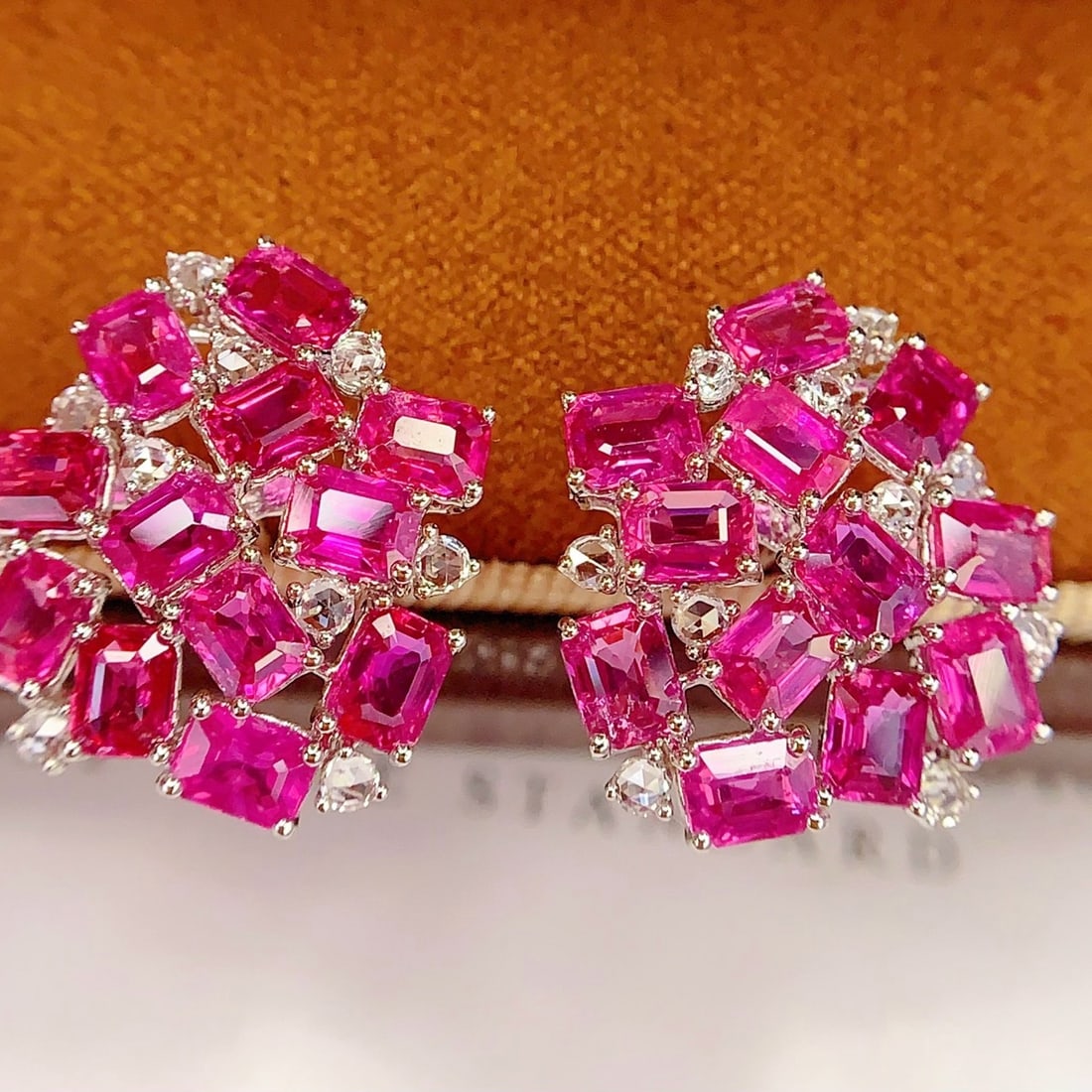 14k Gold 6.66 Ct Natural Ruby & Diamond Earrings: Ref:231180395 // gold content:14k gold // main gemstone:ruby // shape:octagonal // carat weight:6. 66ct // color:red // treatment:natural // // adjacent gemstone 2 : diamond // number of stones:22 // 