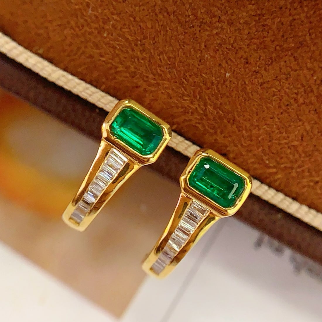 14k Gold 0.7 Ct Natural Emerald & Diamond Earrings - 4