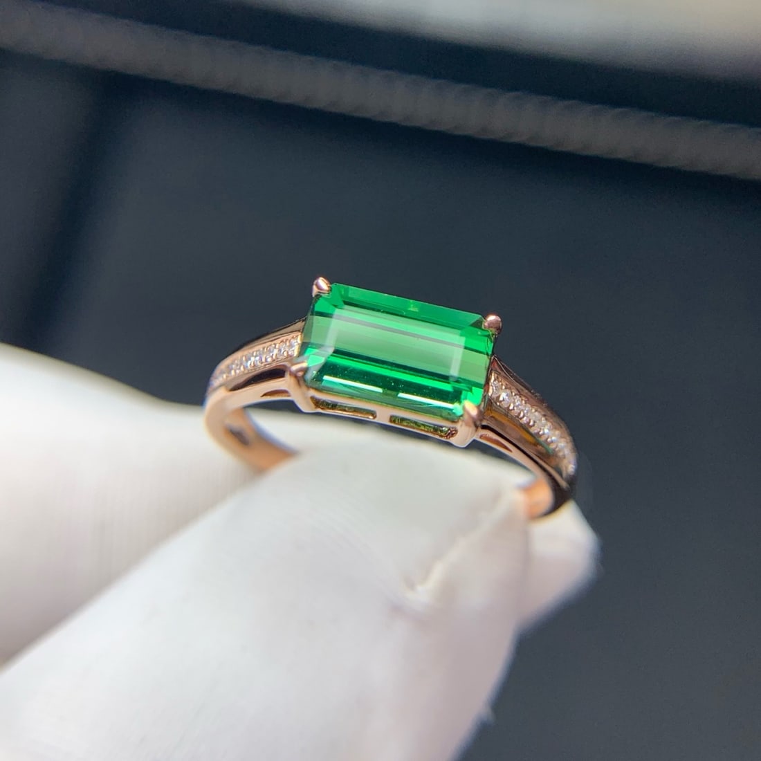 14k Gold 1.4 Ct Natural Tourmaline & Diamond Ring: Ref:231180407 // gold content:14k gold // ring size:7. 25us // // main gemstone:tourmaline // shape:octagonal // carat weight:1. 4ct // color:green // treatment:natural // // adjacent gemstone 2 :