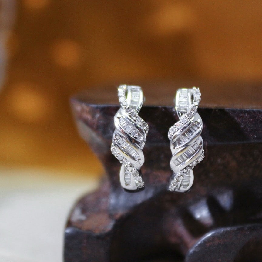 14k Gold 0.35 Ct Natural H Diamond Earrings: Ref:231180416 // gold content:14k gold // main gemstone:diamond // shape:multiple // carat weight:0. 35ct // clarity grade:vs-si // color:h // treatment:natural // Condition: New Low Estimate: 3100.00