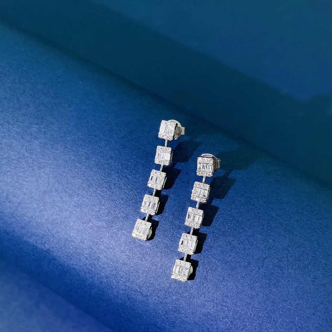 14k Gold 0.38 Ctw Natural H Diamond Earrings: Ref:231180438 // gold content:14k gold // main gemstone:diamond // shape:baguette // carat weight:0. 2ct // clarity grade:vs-si // color:h // treatment:natural // // adjacent gemstone 2 : diamond //
