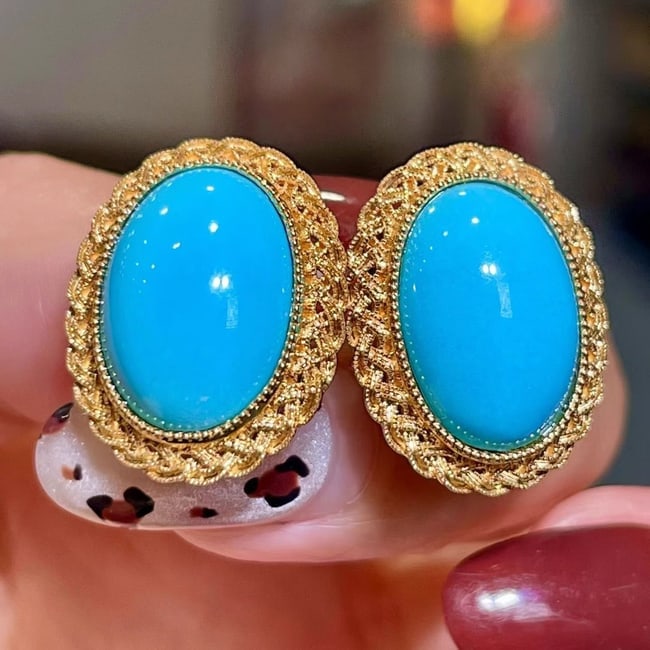 14k Gold 8.86 Ct Natural Blue Turquoise Earrings: Ref:231164365 // gold content:14k gold // main gemstone:blue turquoise // shape:oval // carat weight:8. 86ct // color:blue // treatment:natural //condition: new High Estimate: 8900 Low Estimate: 5900 