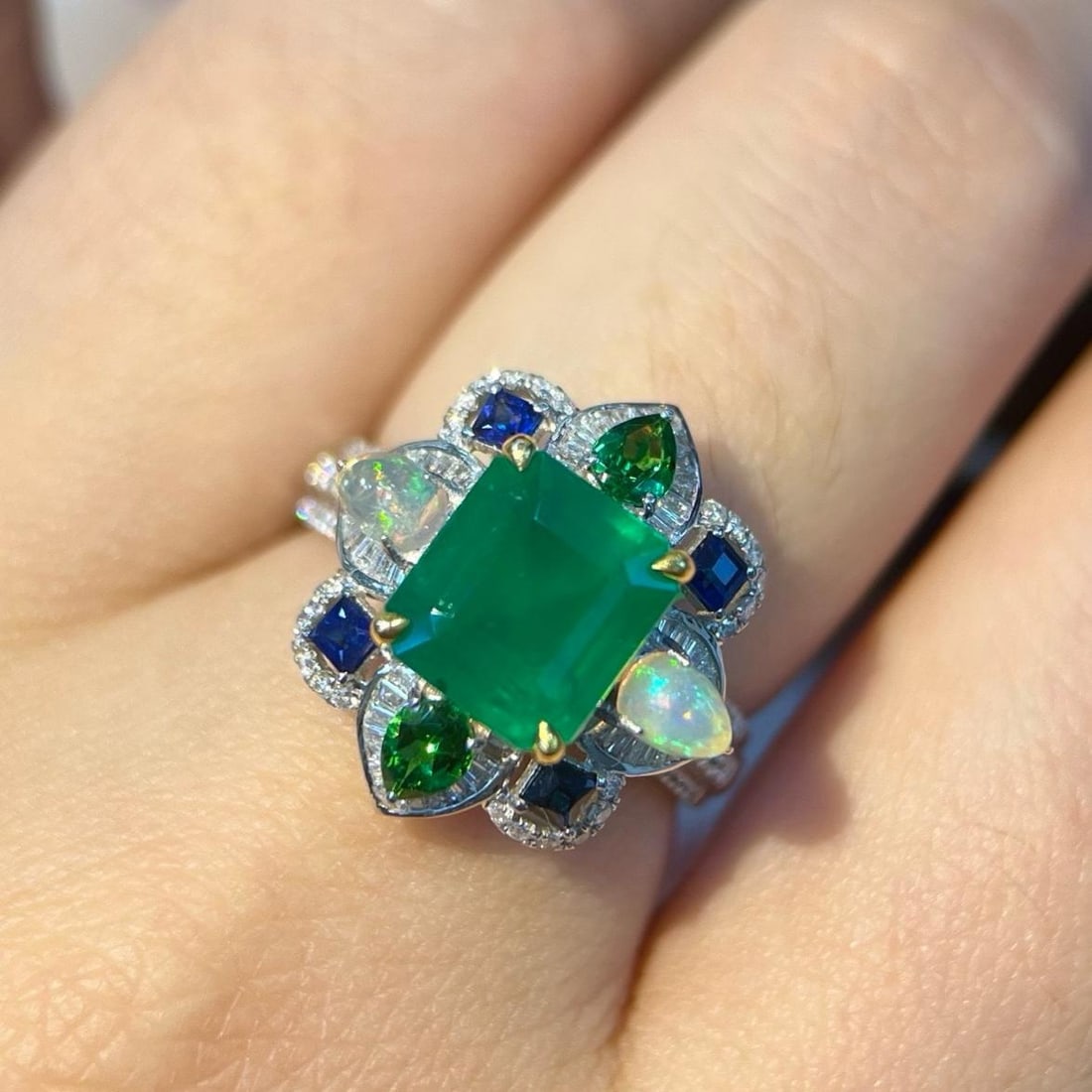 14k Gold 3.46 Ctw Natural Emerald & Diamond Ring - 5
