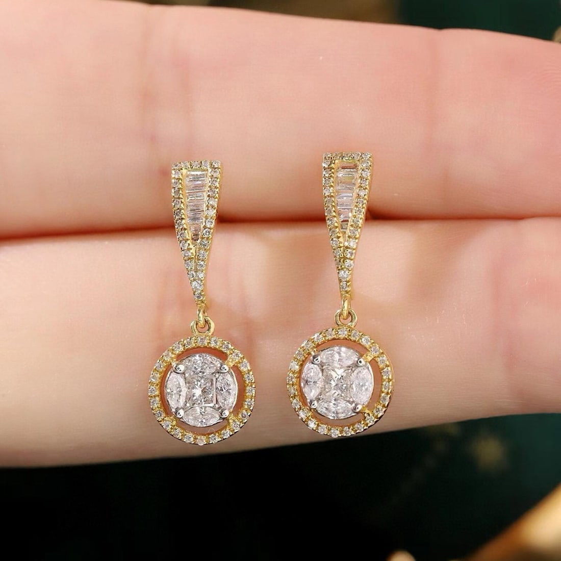 14k Gold 0.60 Ct Natural H Diamond Earrings: Ref:231181047 // gold content:14k gold // main gemstone:diamond // shape:multiple // carat weight:0. 60ct // clarity grade:vs-si // color:h // treatment:natural // Condition: New Low Estimate:
