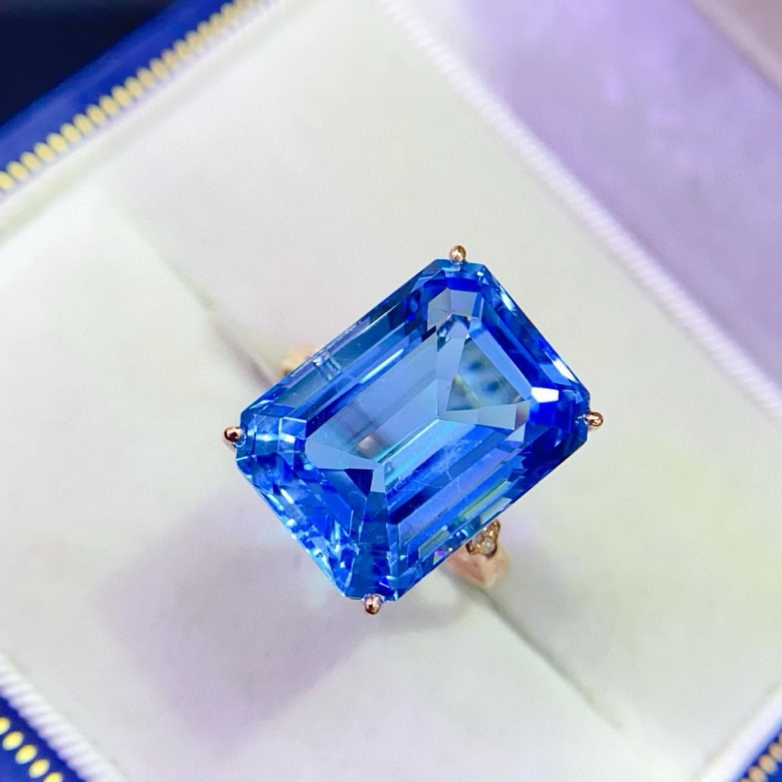 14k Gold 15.42 Ctw Natural Topaz & Diamond Ring: Ref:231181055 // gold content:14k gold // ring size:7. 25us // // main gemstone:topaz // shape:octagonal // carat weight:15. 4ct // color:blue // treatment:natural // // adjacent gemstone 2 : diamond