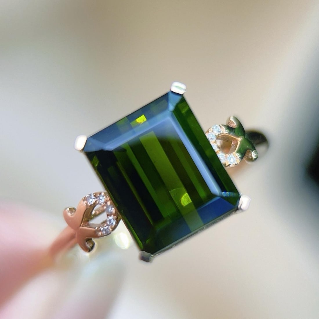 14k Gold 3.98 Ctw Natural Tourmaline & Diamond Ring: Ref:231181056 // gold content:14k gold // ring size:7. 25us // // main gemstone:tourmaline // shape:octagonal // carat weight:3. 95ct // color:green // treatment:natural // // adjacent gemstone 2 :