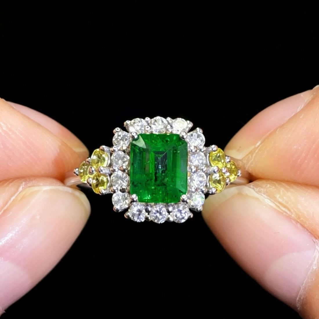 14k Gold 1.30 Ctw Natural Emerald & Diamond Ring: Ref:231181076 // gold content:14k gold // ring size:7. 25us // // main gemstone:emerald // shape:octagonal // carat weight:0. 95ct // color:green // treatment:natural // // adjacent gemstone 2 :