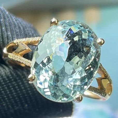 14k Gold 6.42 Ct Natural Tourmaline & Diamond Ring: Ref:231181113 // gold content:14k gold // ring size:7. 25us // // main gemstone:tourmaline // shape:oval // carat weight:6. 42ct // color:green // treatment:natural // // adjacent gemstone 2 :