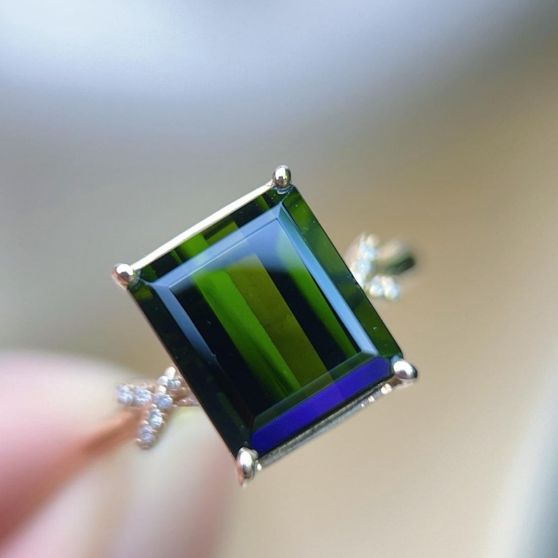 14k Gold 4.65 Ctw Natural Tourmaline & Diamond Ring: Ref:231181116 // gold content:14k gold // ring size:7. 25us // // main gemstone:tourmaline // shape:octagonal // carat weight:4. 6ct // color:green // treatment:natural // // adjacent gemstone 2 :
