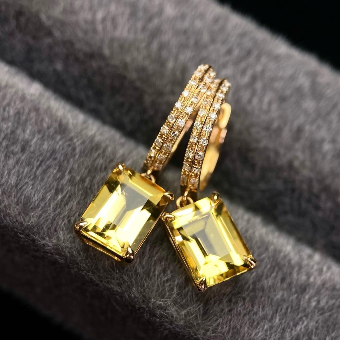 14k Gold 2.63 Ct Natural Citrine & Diamond Earrings: Ref:231181121 // gold content:14k gold // main gemstone:citrine // shape:octagonal // carat weight:2. 63ct // color:yellow // treatment:natural // // adjacent gemstone 2 : diamond // number of