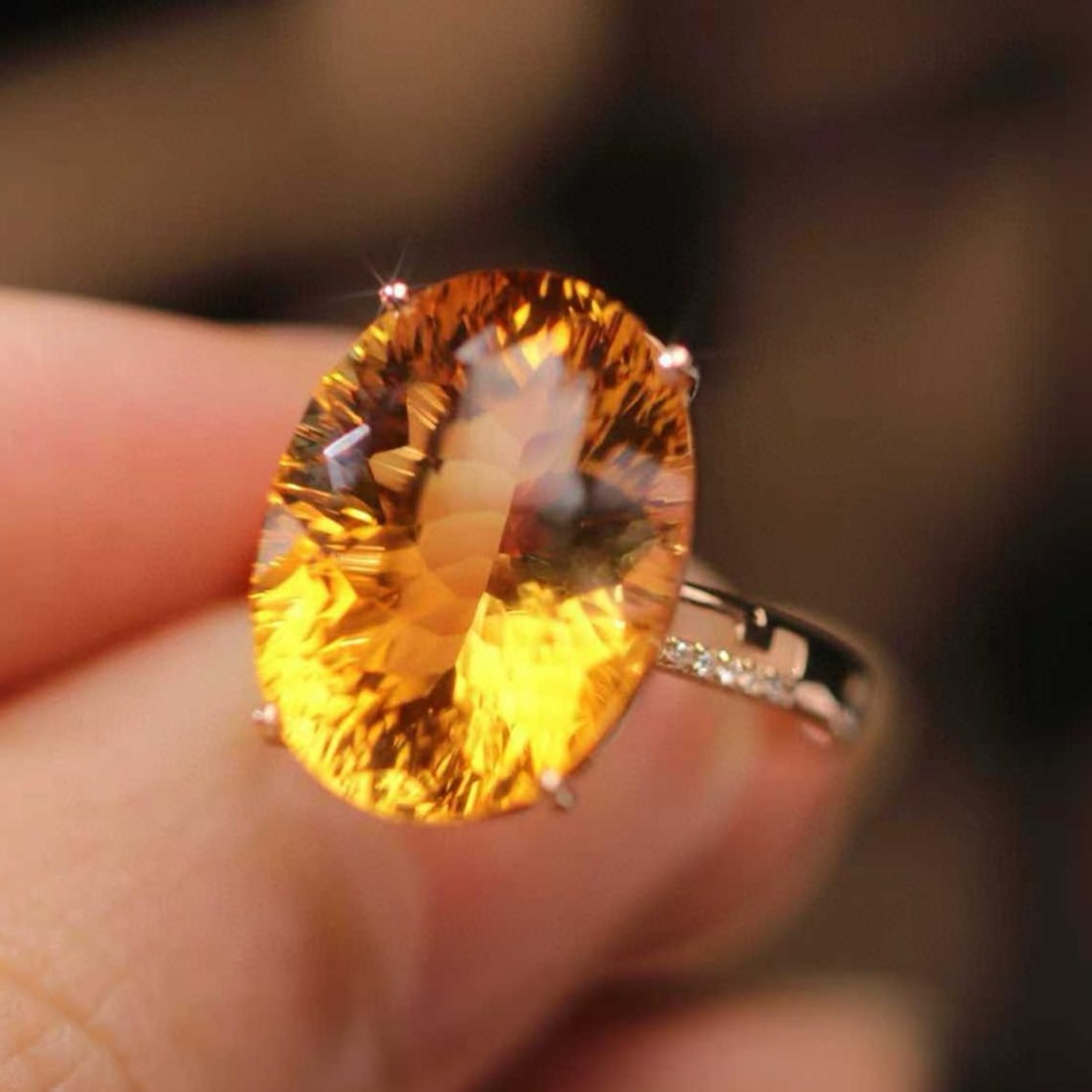 14k Gold 10.98 Ctw Natural Citrine & Diamond Ring: Ref:231181125 // gold content:14k gold // ring size:7. 25us // // main gemstone:citrine // shape:oval // carat weight:10. 95ct // color:yellow // treatment:natural // // adjacent gemstone 2 : diamond