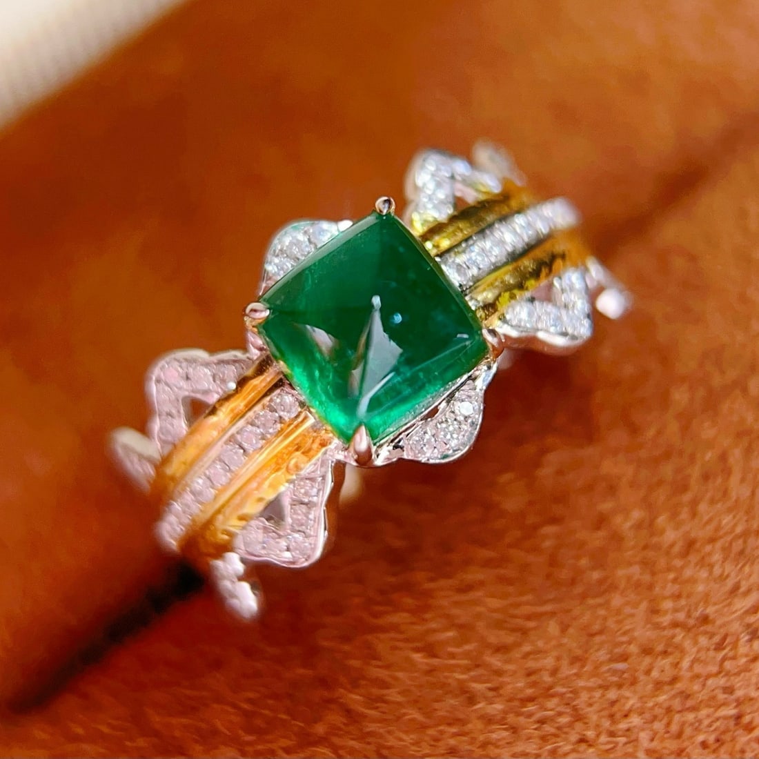 14k Gold 2.3 Ct Natural Emerald & Diamond Ring - 3