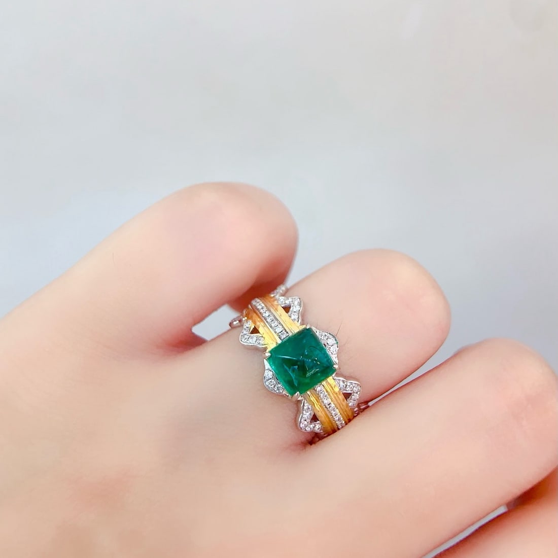14k Gold 2.3 Ct Natural Emerald & Diamond Ring - 4