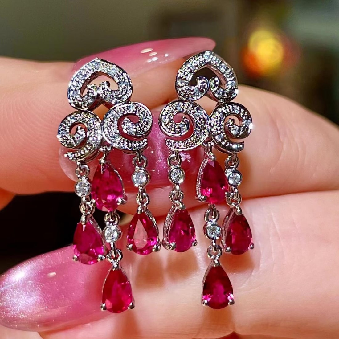 14k Gold 2.18 Ctw Natural Ruby & Diamond Earrings: Ref:231181133 // gold content:14k gold // main gemstone:ruby // shape:pear // carat weight:2. 02ct // color:red // treatment:natural // // adjacent gemstone 2 : diamond // shape:round // carat