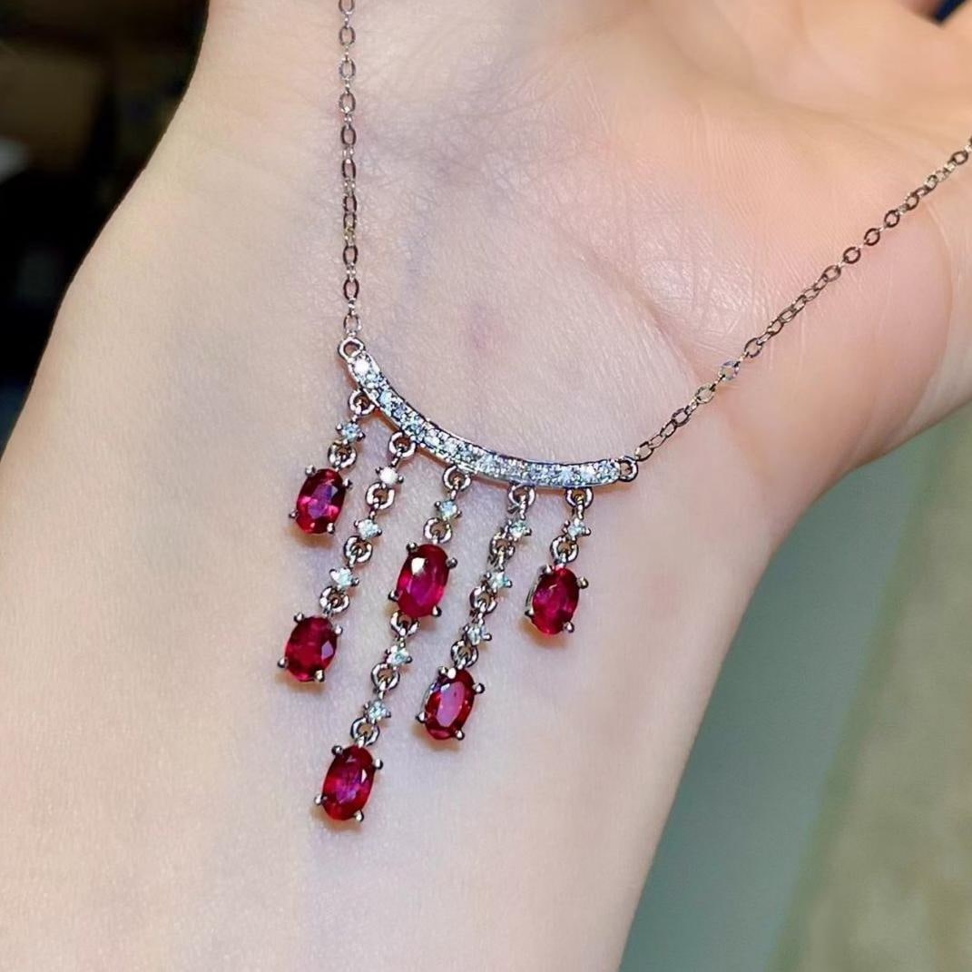 14k Gold 2.17 Ctw Natural Ruby & Diamond Necklace: Ref:231181134 // gold content:14k gold // main gemstone:ruby // shape:oval // carat weight:2. 01ct // color:red // treatment:natural // // adjacent gemstone 2 : diamond // shape:round // carat