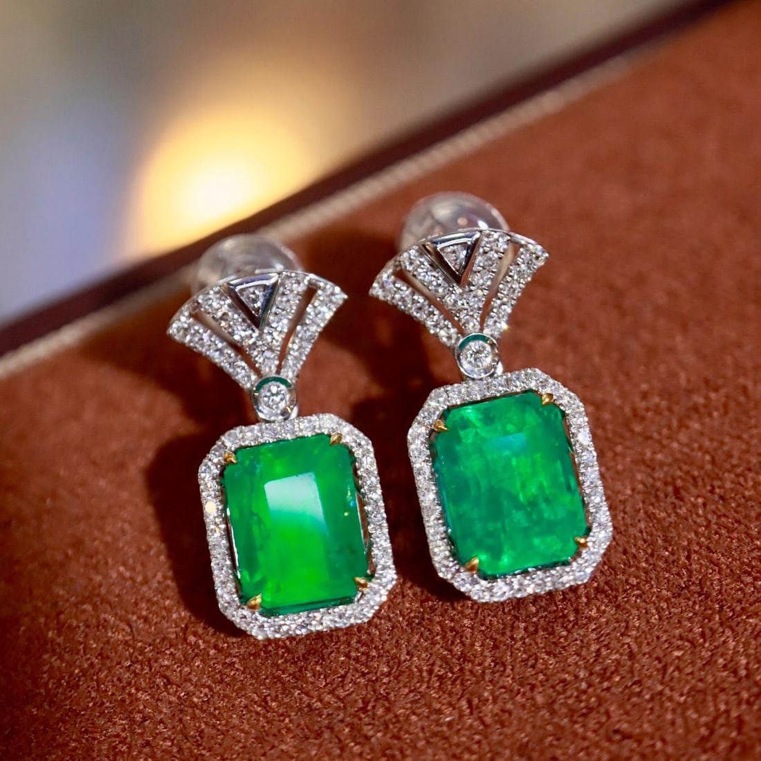 14k Gold 3.61 Ctw Natural Emerald & Diamond Earrings: Ref:231181136 // gold content:14k gold // main gemstone:emerald // shape:octagonal // carat weight:3. 06ct // color:green // treatment:natural // // adjacent gemstone 2 : diamond // shape:round // car