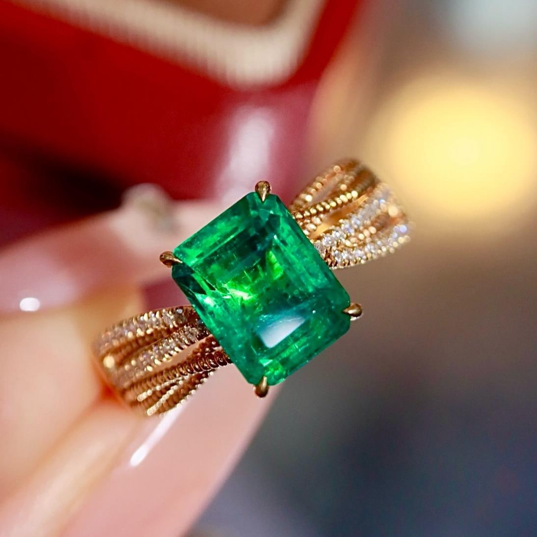 14k Gold 1.92 Ctw Natural Emerald & Diamond Ring: Ref:231181137 // gold content:14k gold // ring size:7. 25us // // main gemstone:emerald // shape:octagonal // carat weight:1. 83ct // color:green // treatment:natural // // adjacent gemstone 2 :