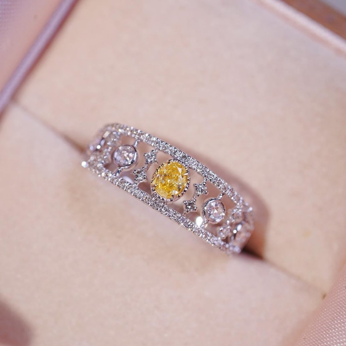 14k Gold 0.60 Ctw Natural Yellow Diamond & Diamond Ring (1 of 5)