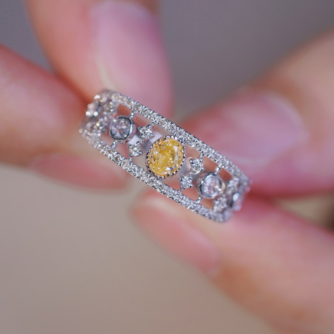 14k Gold 0.60 Ctw Natural Yellow Diamond & Diamond Ring - 4
