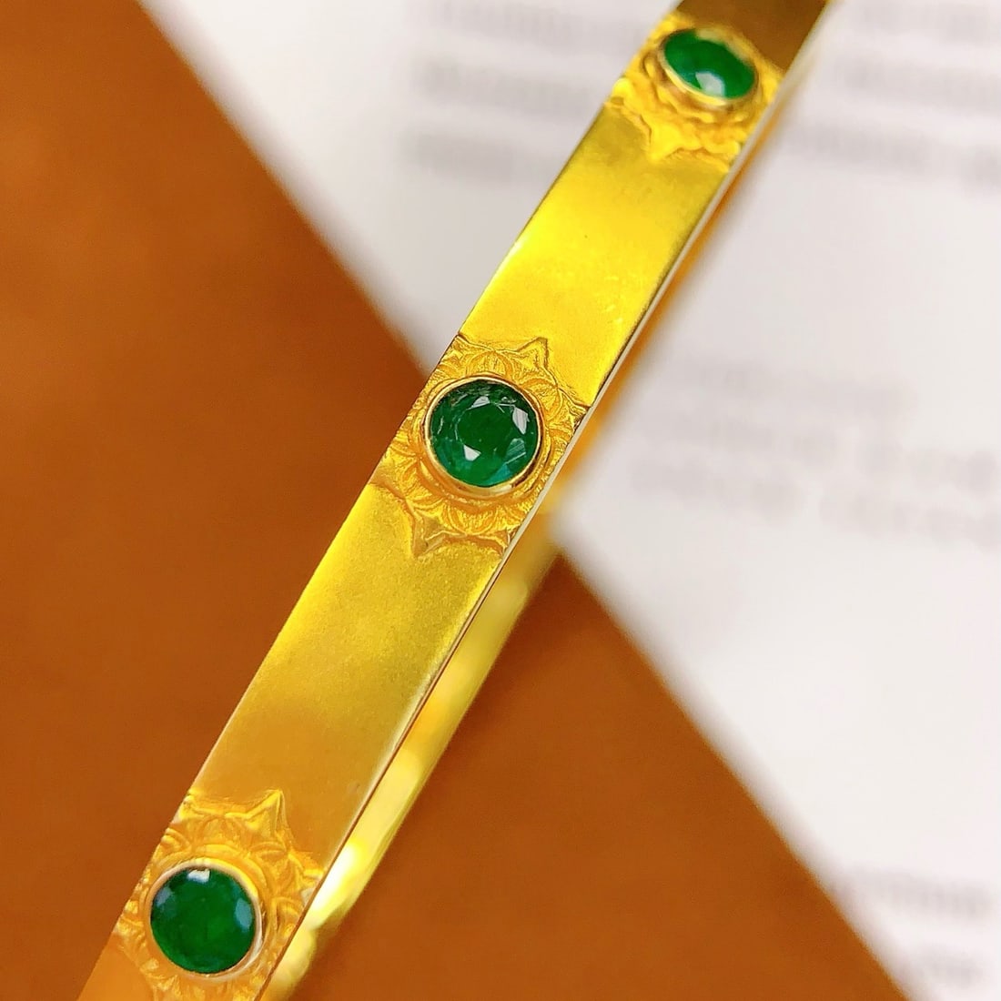 14k Gold 3.8 Ct Natural Emerald Bangle - 2