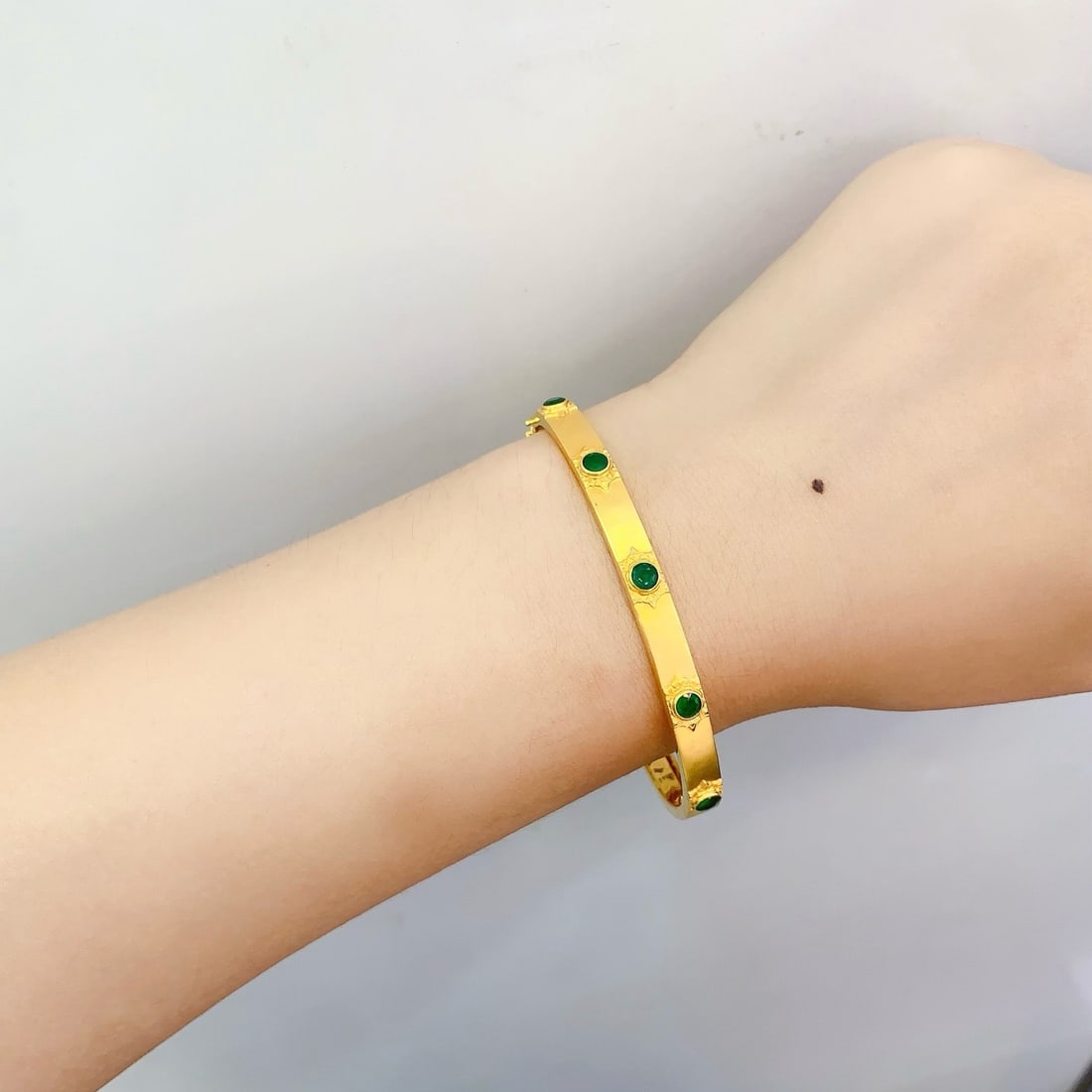 14k Gold 3.8 Ct Natural Emerald Bangle - 5