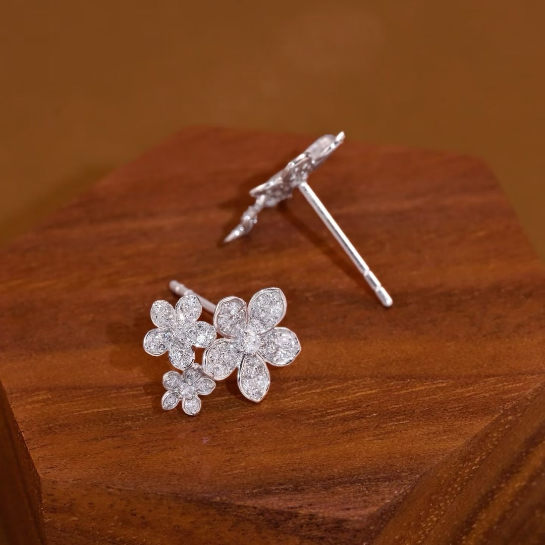 14k Gold 0.44 Ct Natural H Diamond & Flowers Earrings - 2