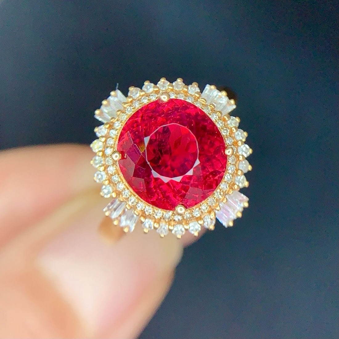 14k Gold 4 Ct Natural Tourmaline & Diamond Ring: Ref:231181220 // gold content:14k gold // ring size:7. 25us // // main gemstone:tourmaline // shape:oval // carat weight:4ct // color:red // treatment:natural // // adjacent gemstone 2 : diamond //