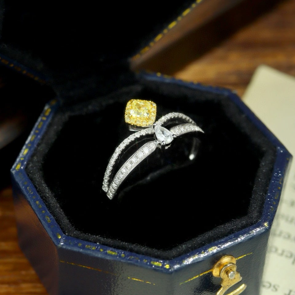 14k Gold 0.59 Ctw Natural Yellow Diamond & Diamond Ring - 2