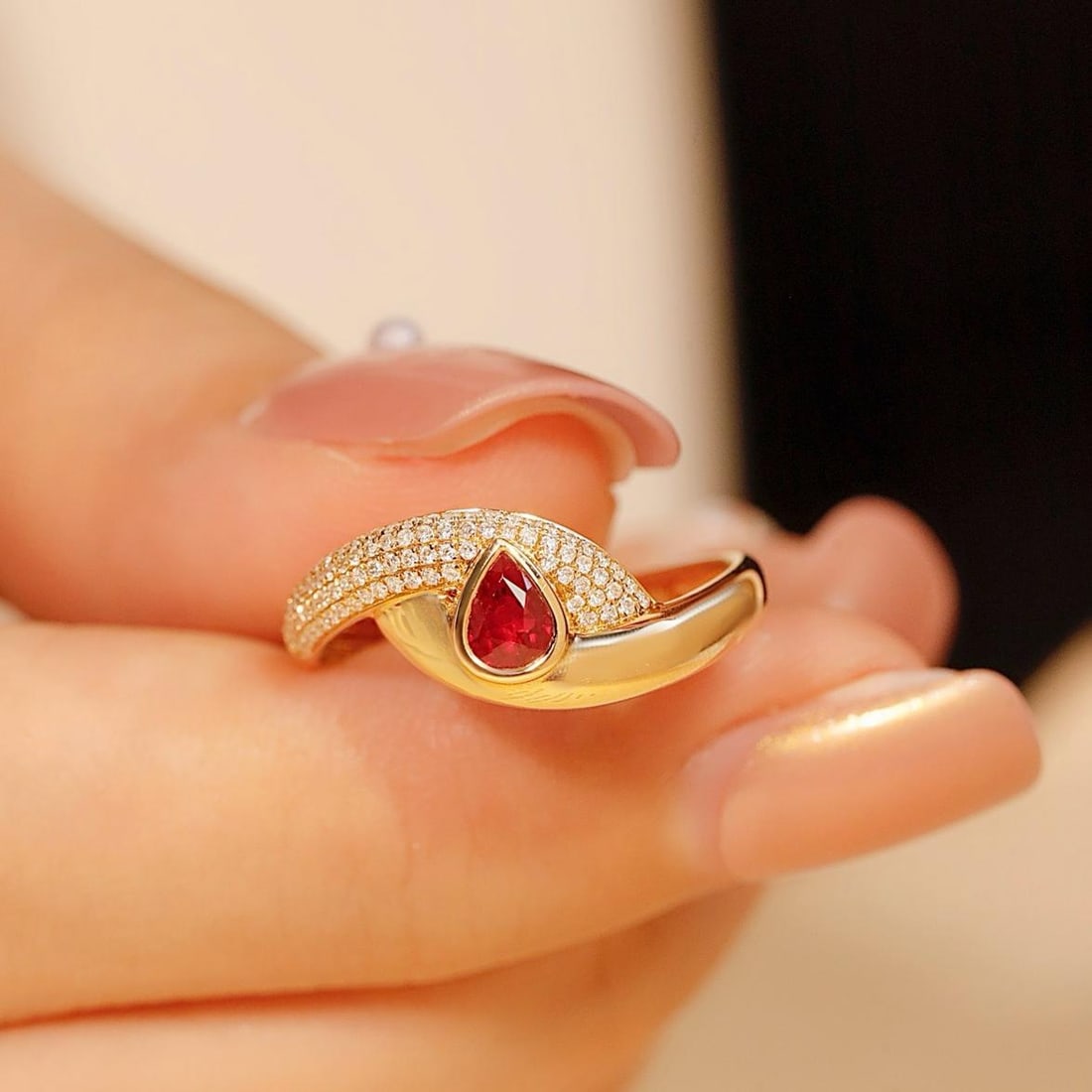 14k Gold 0.69 Ctw Vivid Red Natural Ruby & Diamond Ring: Ref:231181254 // gold content:14k gold // ring size:7. 25us // // main gemstone:ruby // shape:pear // carat weight:0. 53ct // color:vivid red // treatment:natural // // adjacent gemstone 2 : diamond