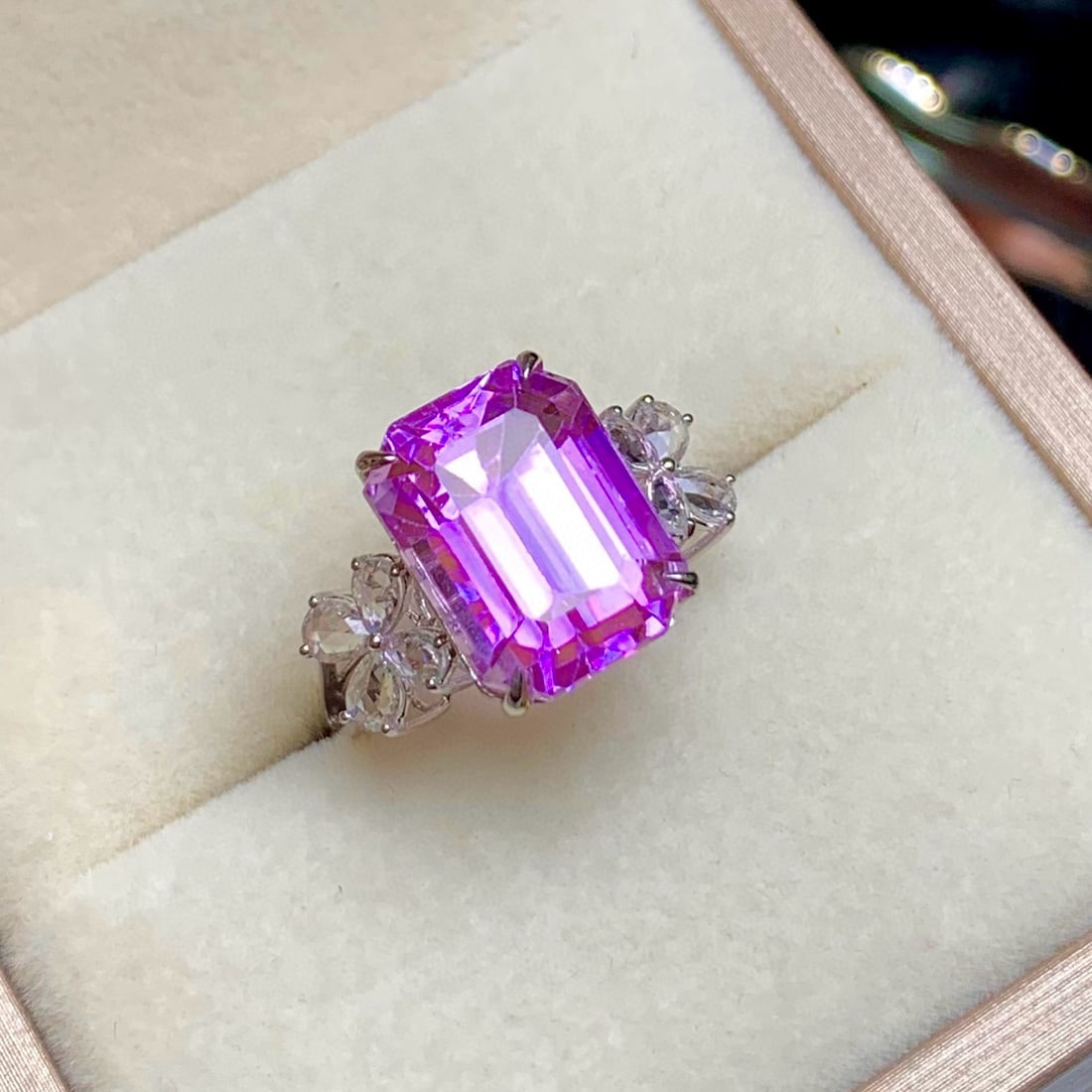 14k Gold 11.5 Ct Natural Kunzite & Sapphire Ring - 4