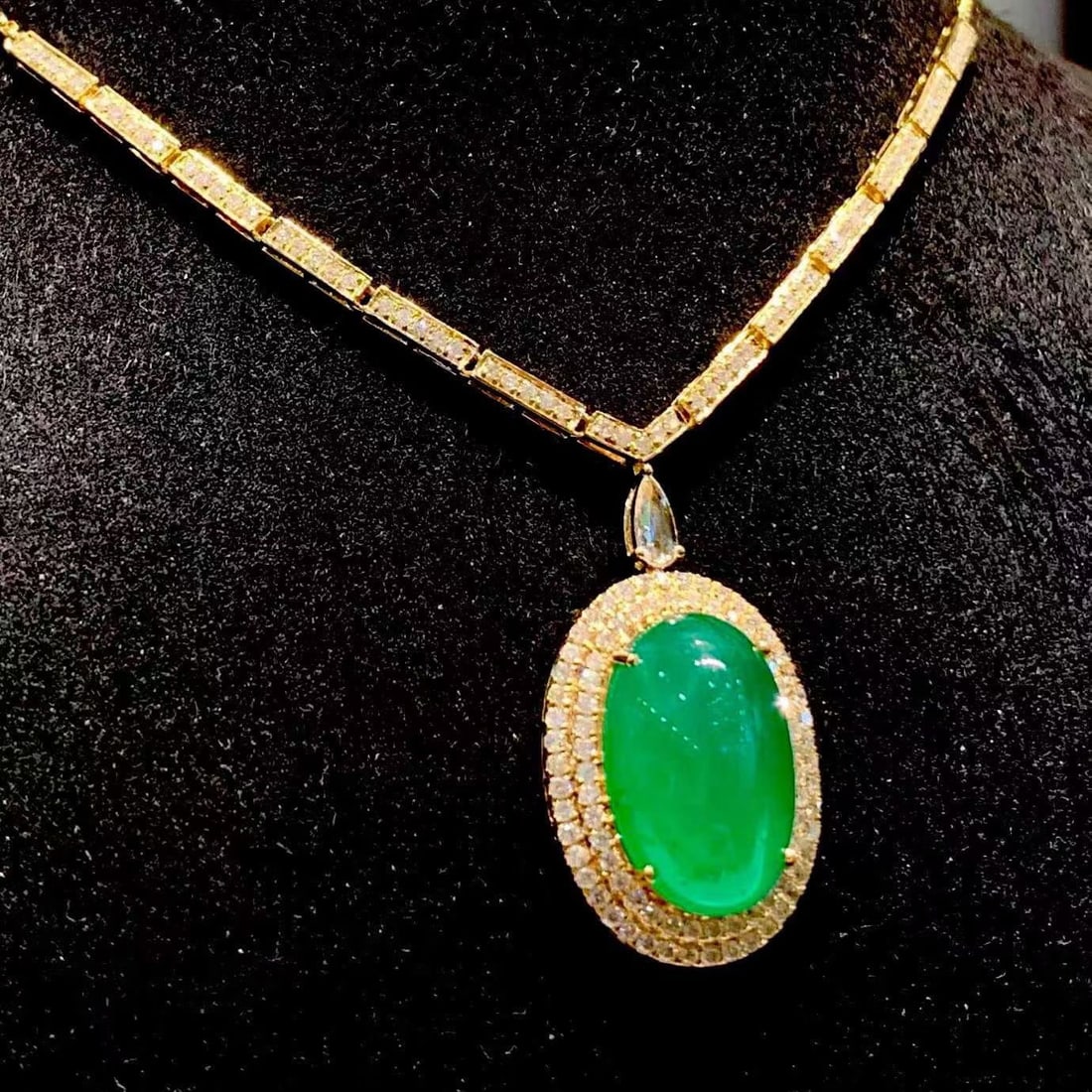 14k Gold 6.65 Ct Natural Emerald & Diamond Necklace - 2