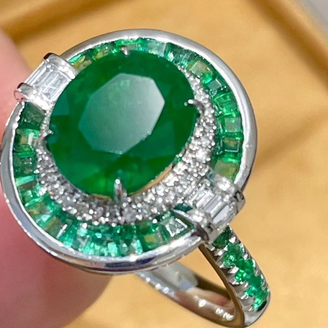 14k Gold 3.73 Ct Natural Emerald & Diamond Ring - 2
