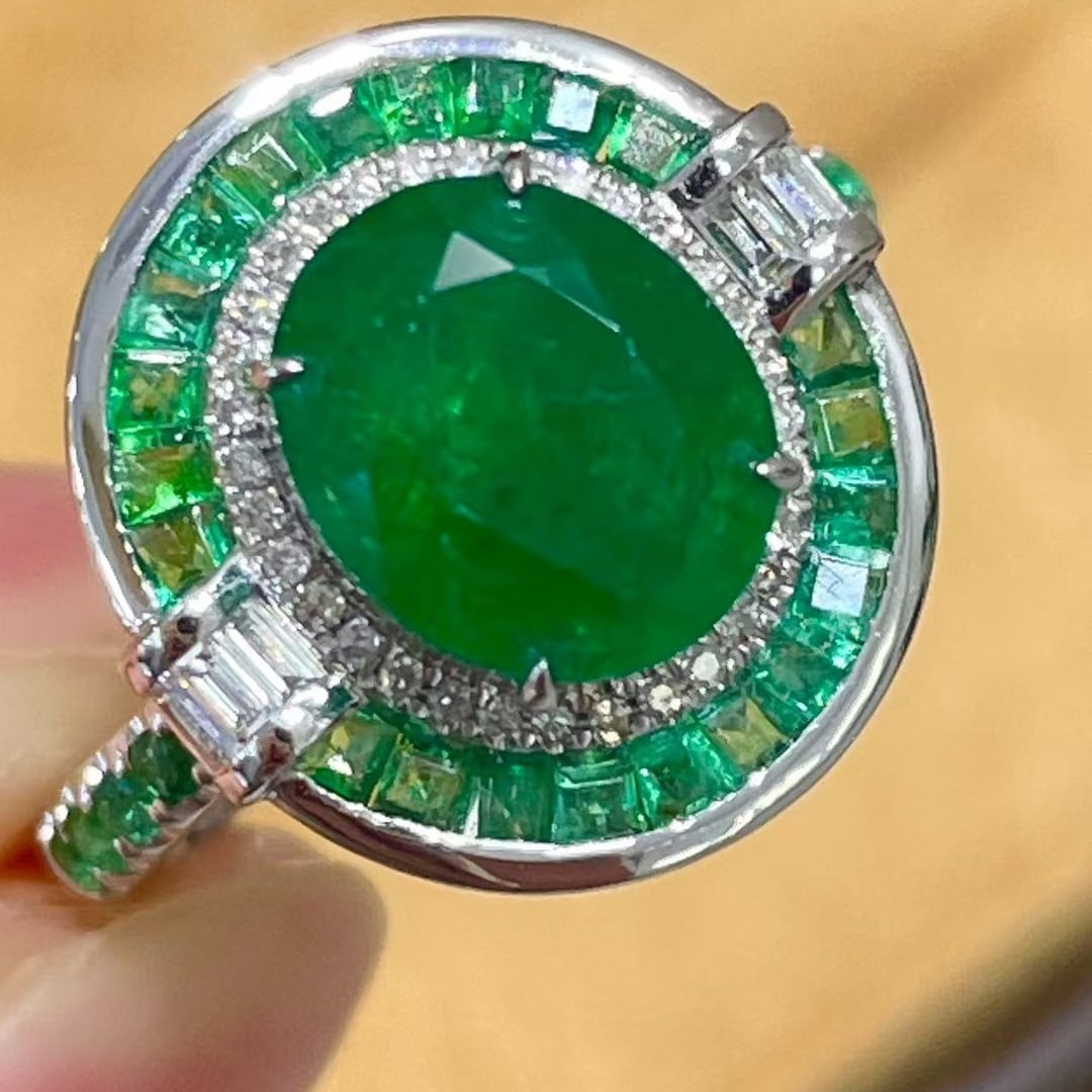 14k Gold 3.73 Ct Natural Emerald & Diamond Ring - 3