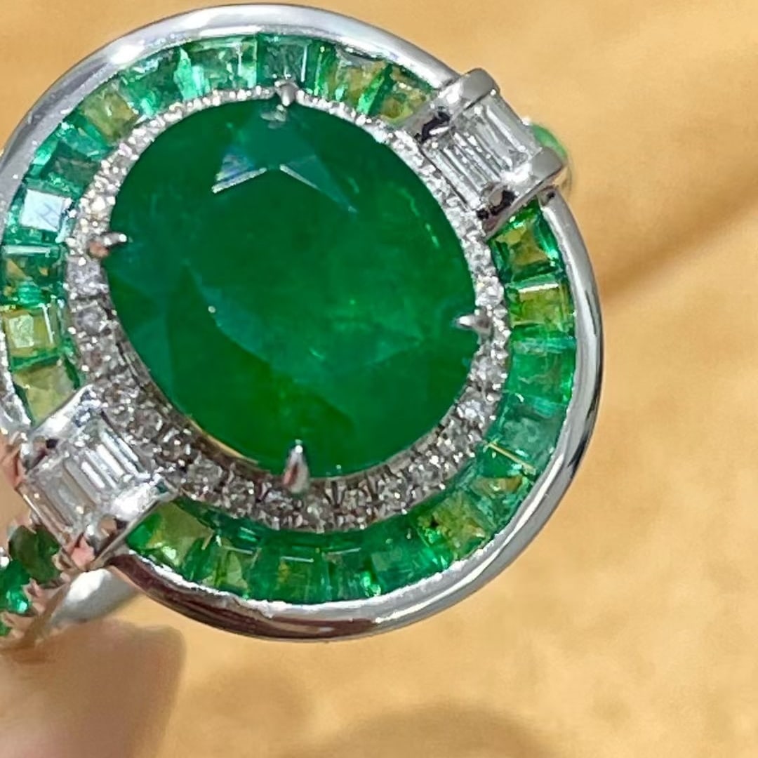 14k Gold 3.73 Ct Natural Emerald & Diamond Ring - 4